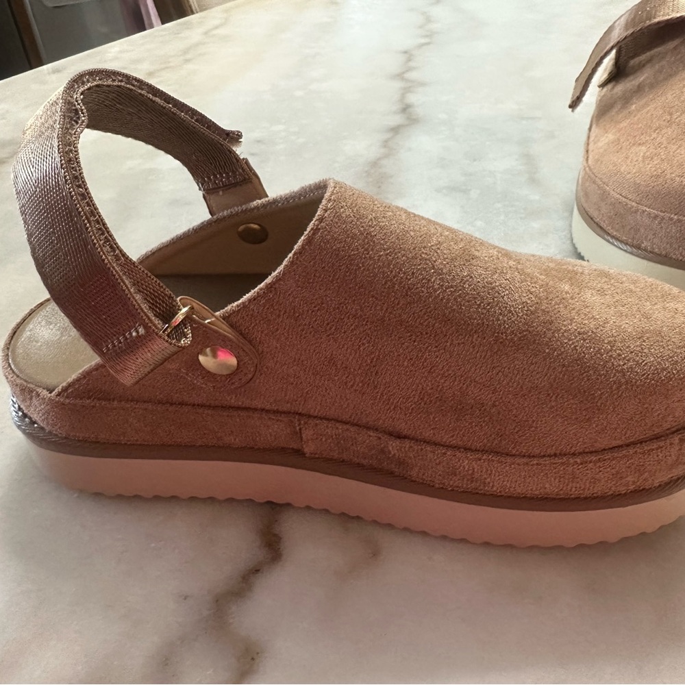 Tan Slingback Shoe - Picture 13 of 15